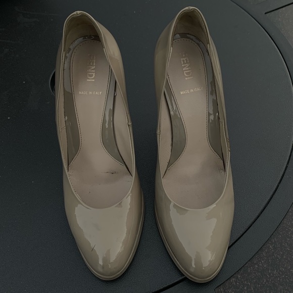 Fendi Beige Patent Leather Pumps with Gold Heel - Picture 2 of 6